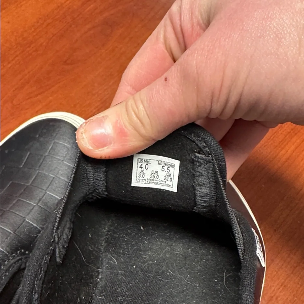 Vans slip-on sneakers size 5.5 // 012324 - Picture 2 of 3